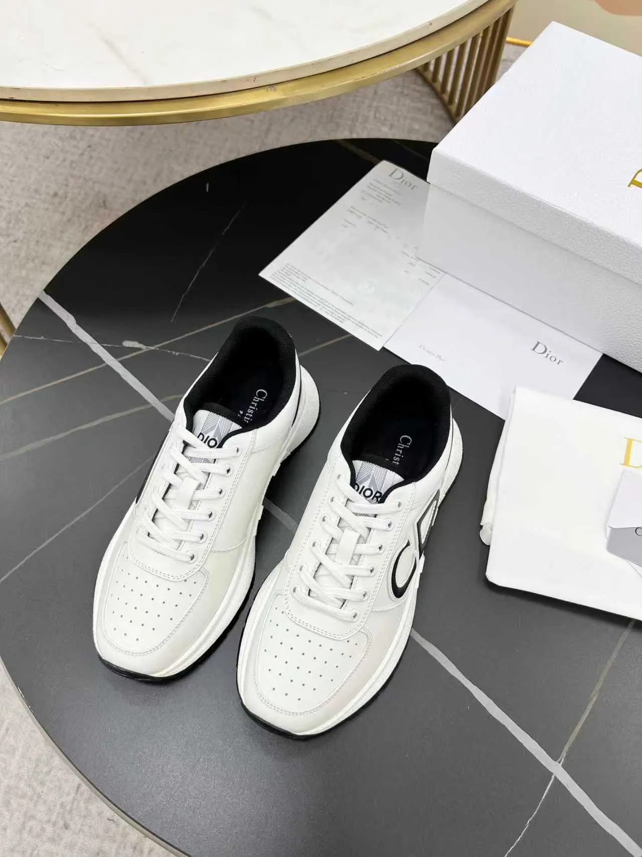 [Dior Dior] P: 640💰Couple model Size: Female: 35-40 (41 customized), male 39-44. (45 customized) 2025 Dior Dior autumn and winter new products🌹Fashion and trends coexist. Imported cowhide is customized one to one. Fabric; cowhide. Lining: Breathable mesh. Outsole: TPU.